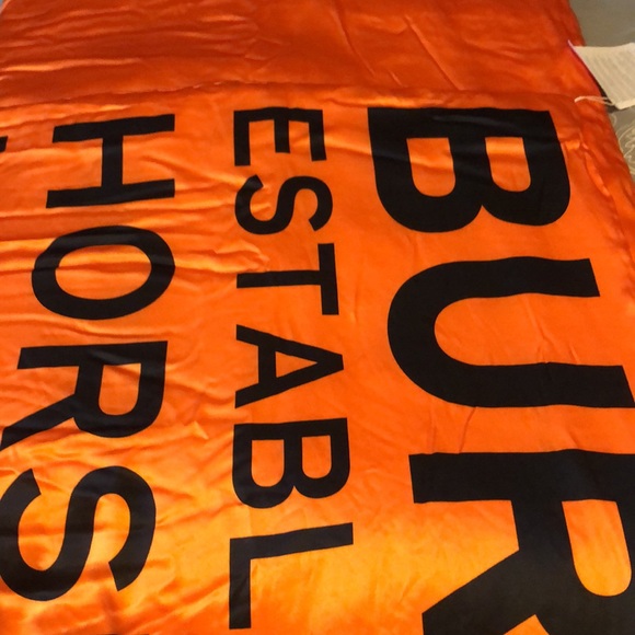 sale .Authentic new Burberry Logo silk scarf - Picture 14 of 15